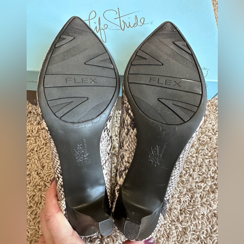 Life Stride Star Too pumps, Soft System, Animal Print, Size 9.5, EUC, with box - Picture 3 of 5